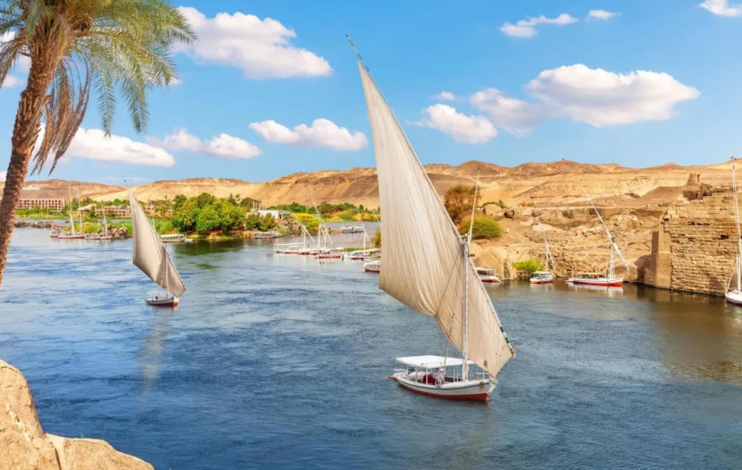 A private tour in Aswan on a felucca at sunset